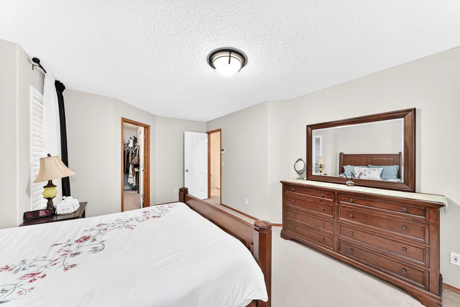 144 Cougarstone Common SW