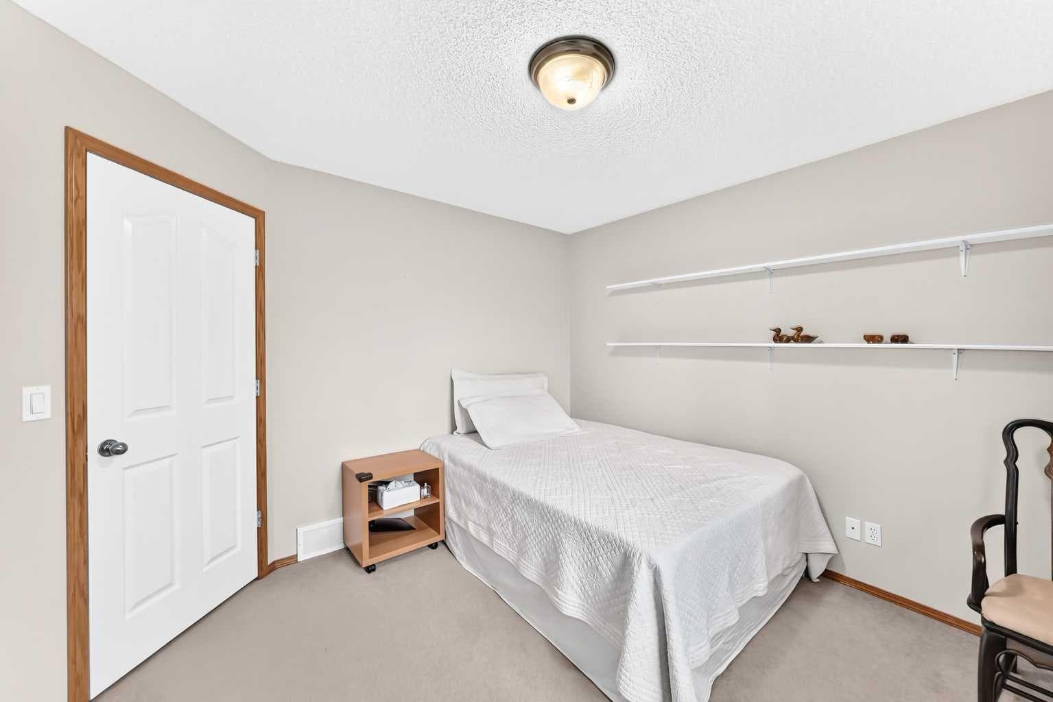 144 Cougarstone Common SW