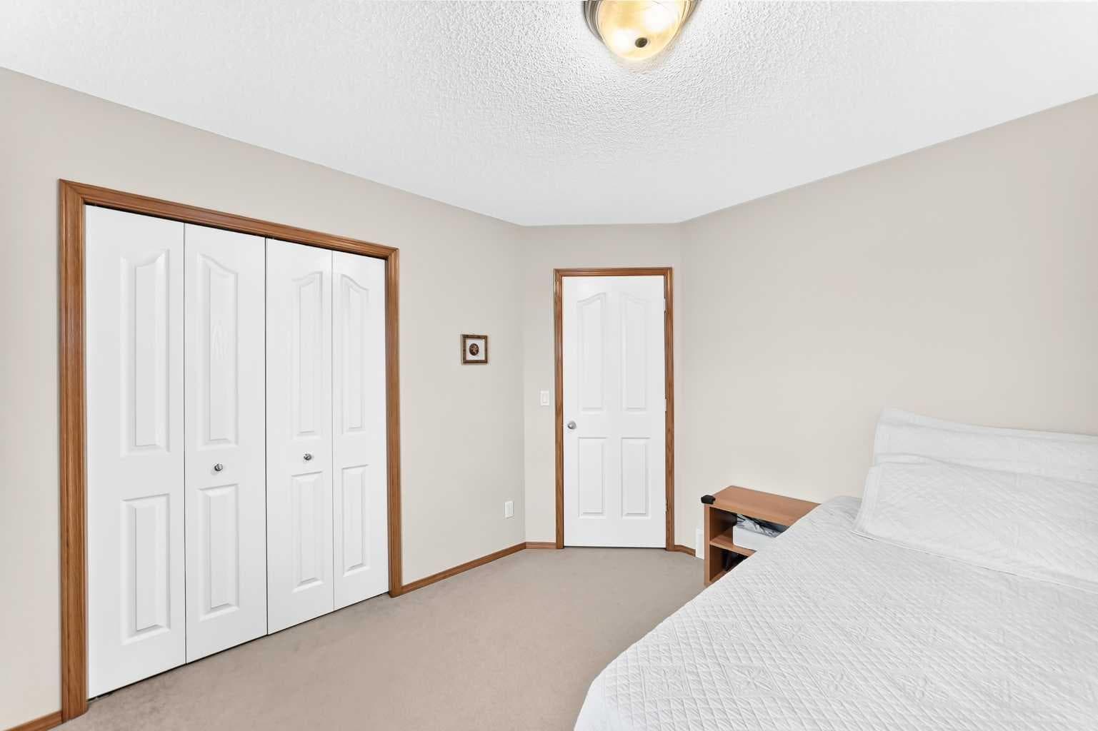 144 Cougarstone Common SW