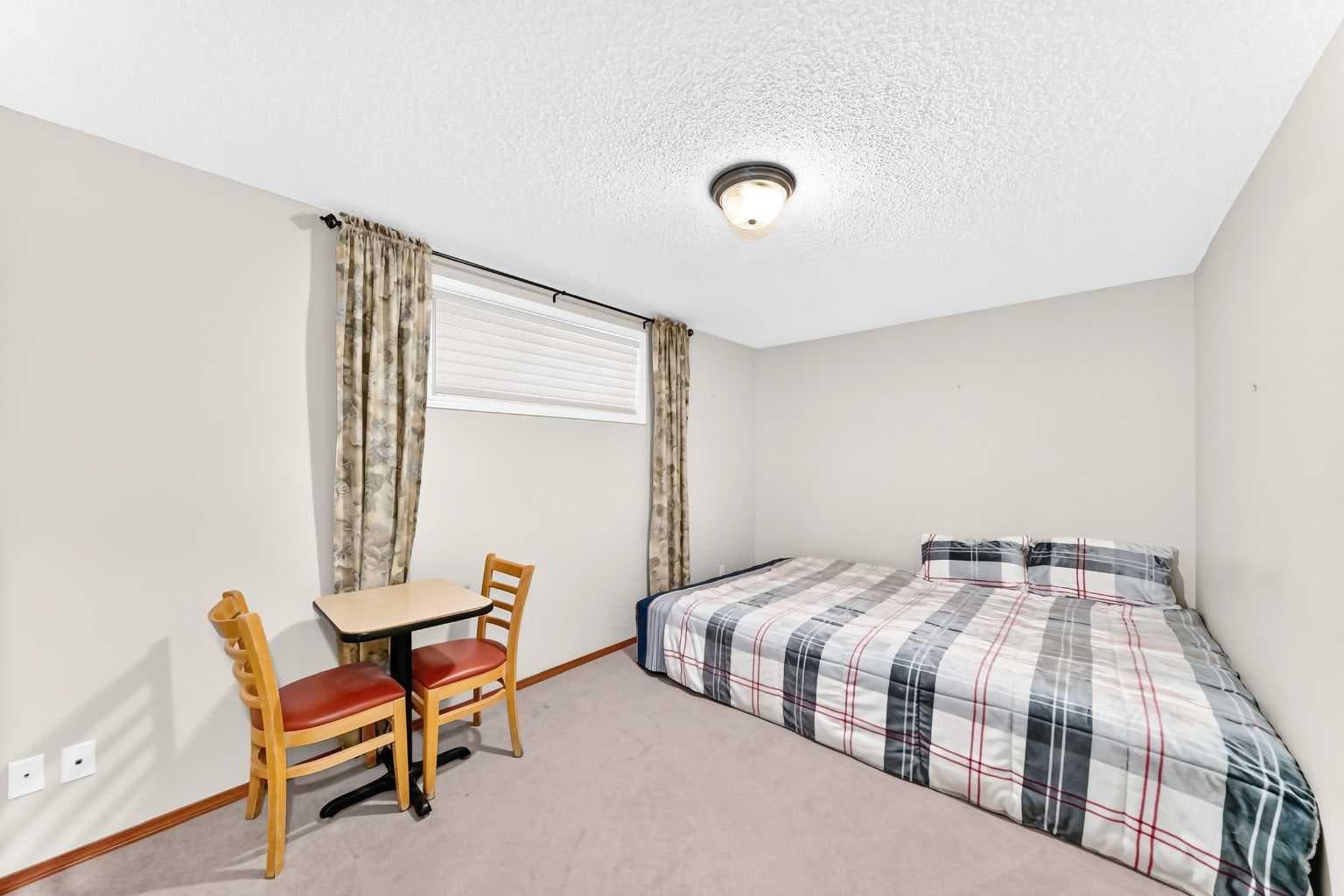 144 Cougarstone Common SW