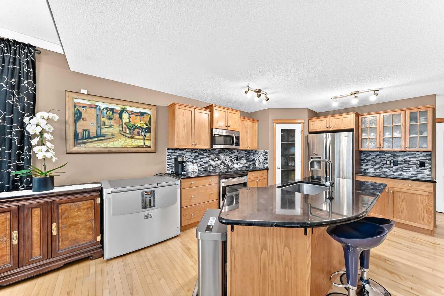 144 Cougarstone Common SW