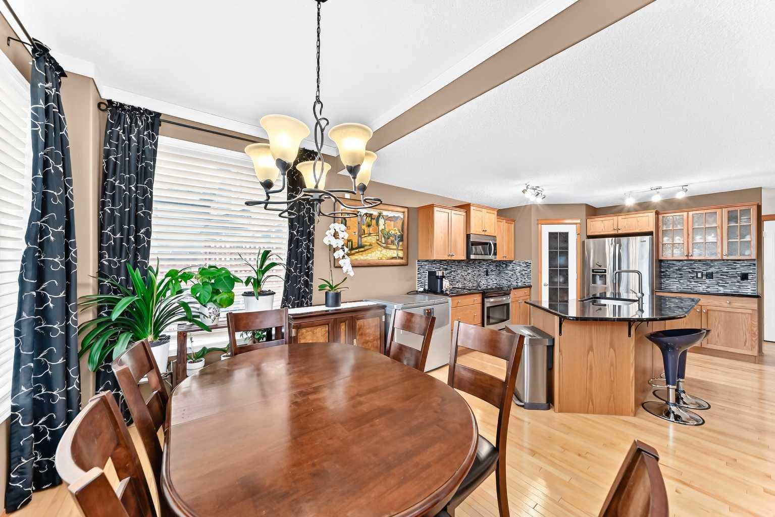 144 Cougarstone Common SW