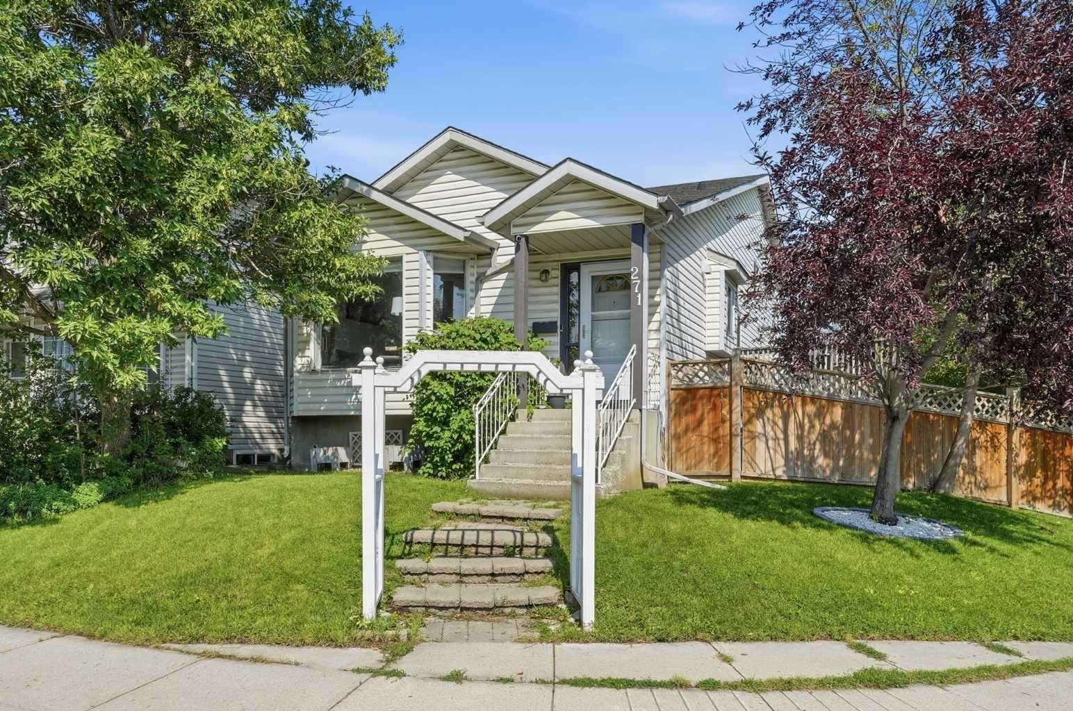 271 Erin Meadow Close SE