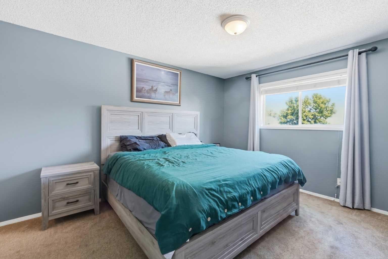 271 Erin Meadow Close SE