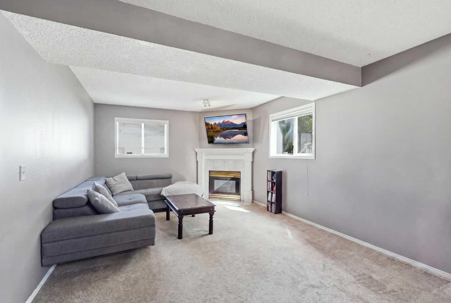 271 Erin Meadow Close SE