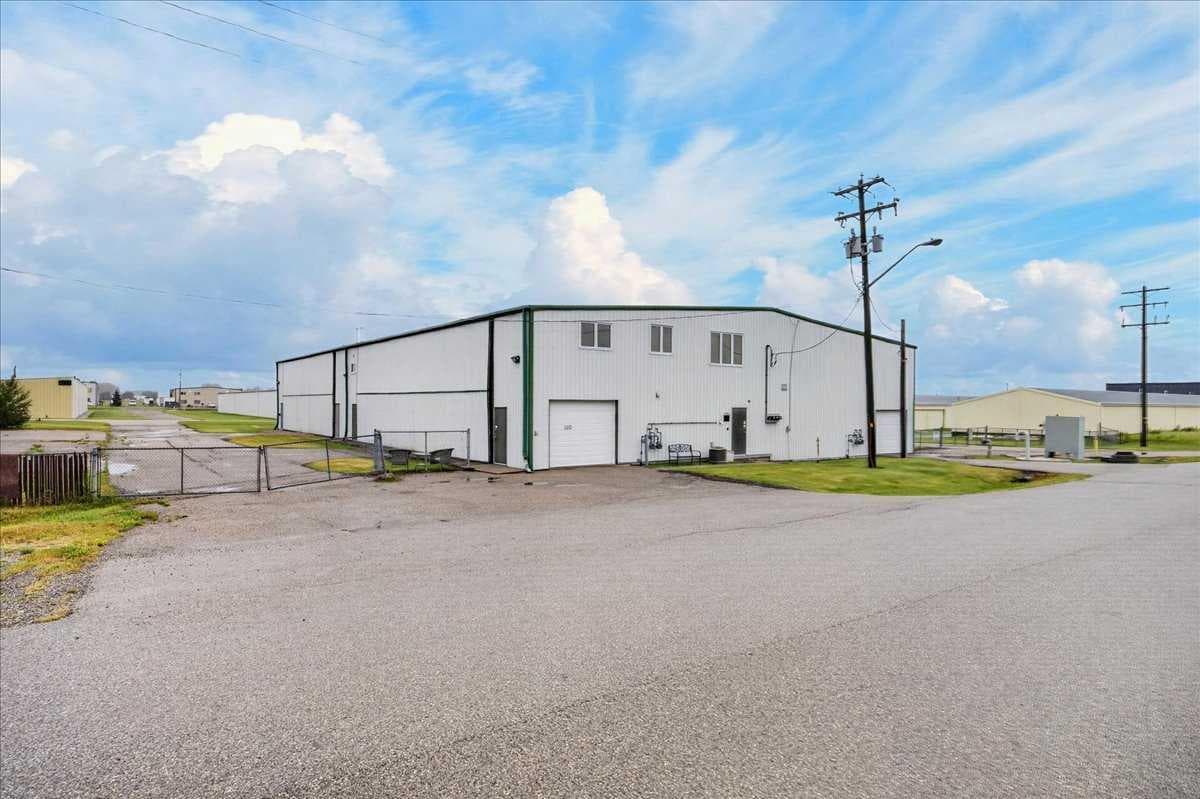 1, 336 Noorduyn Park NE