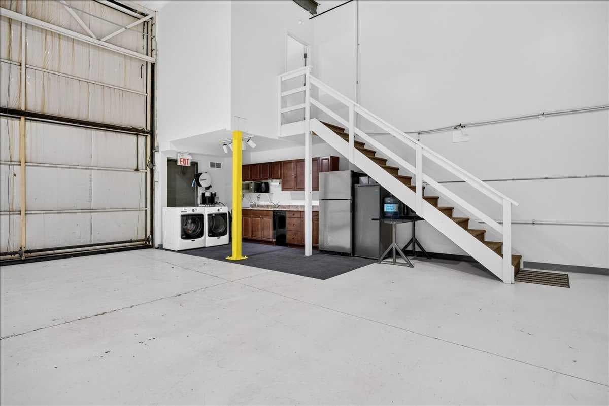 1, 336 Noorduyn Park NE
