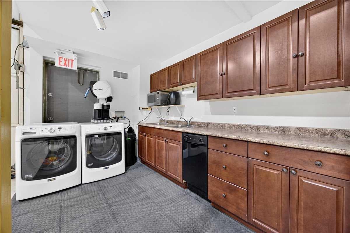 1, 336 Noorduyn Park NE