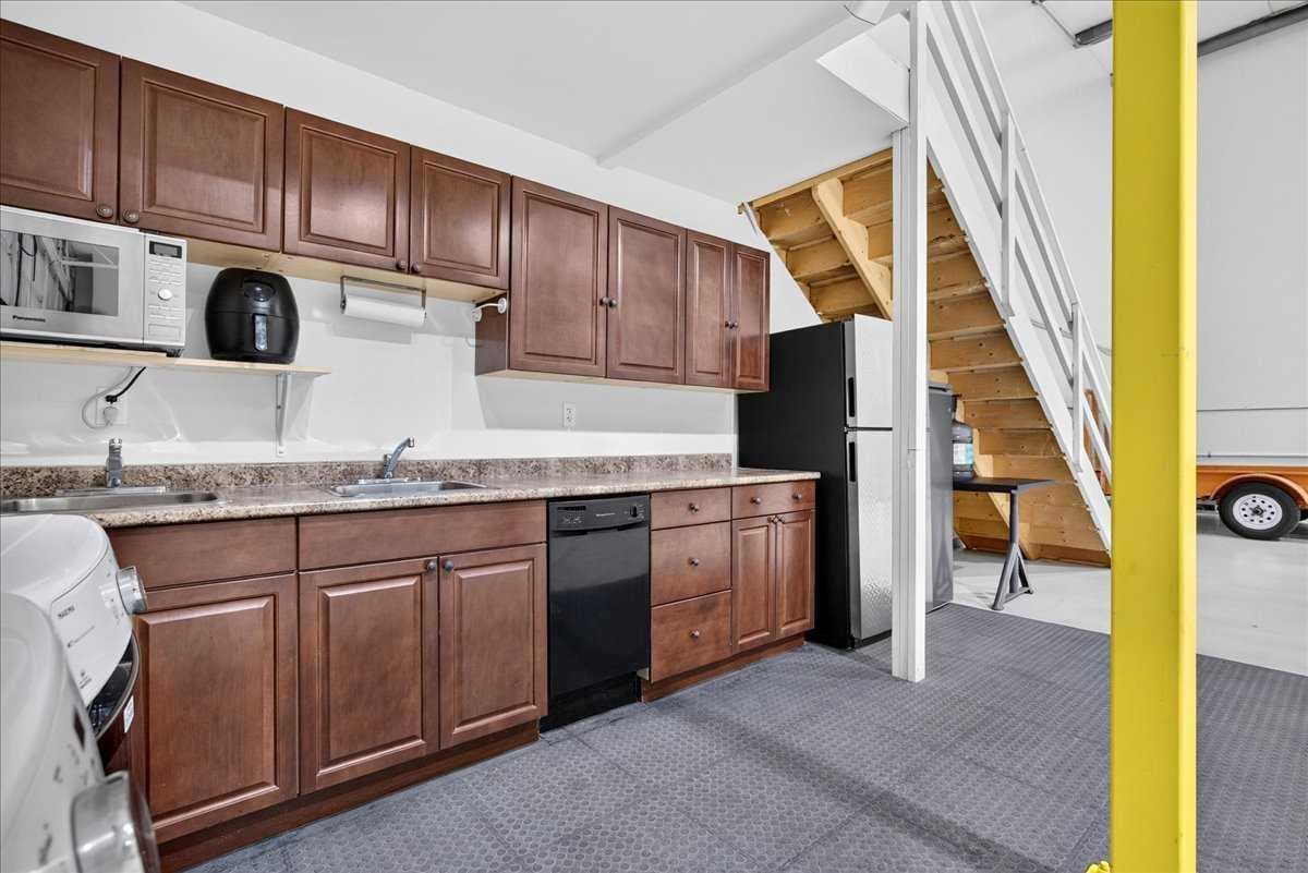 1, 336 Noorduyn Park NE
