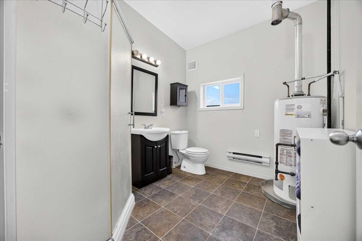1, 336 Noorduyn Park NE