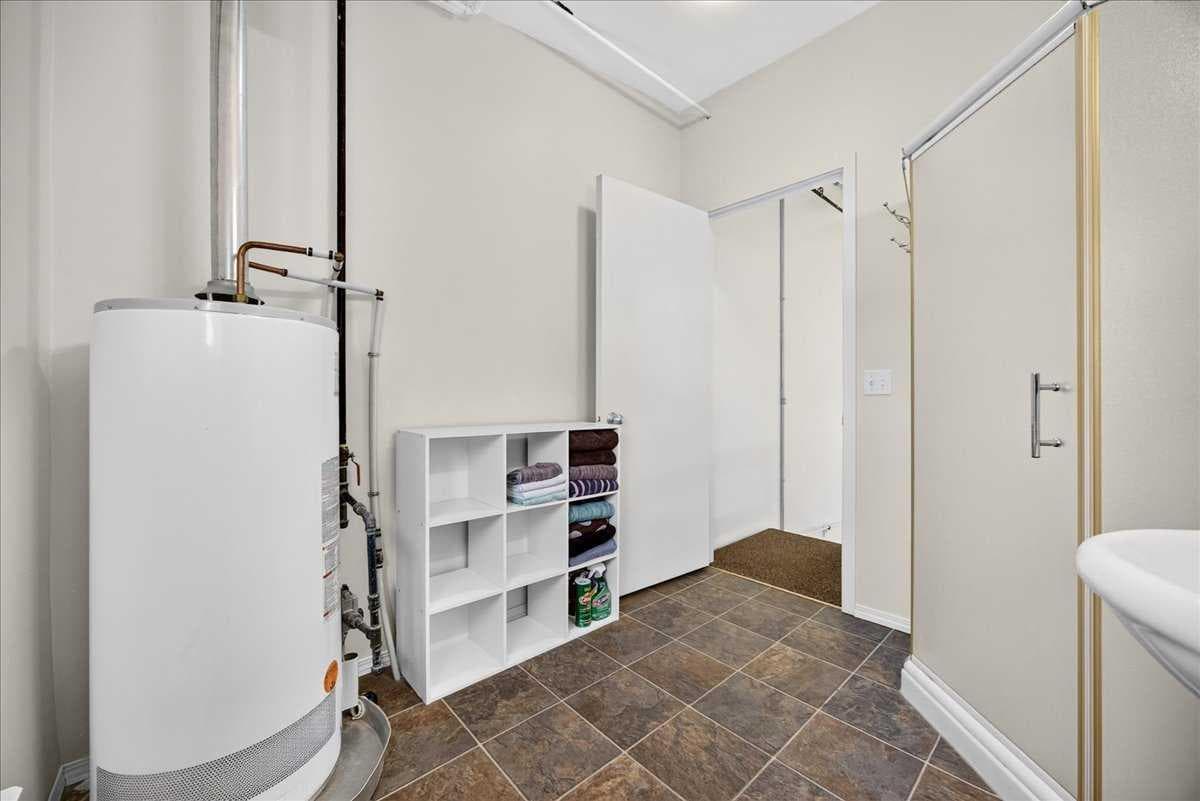 1, 336 Noorduyn Park NE