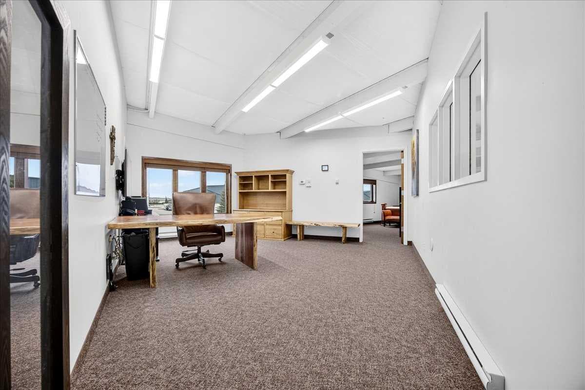 1, 336 Noorduyn Park NE