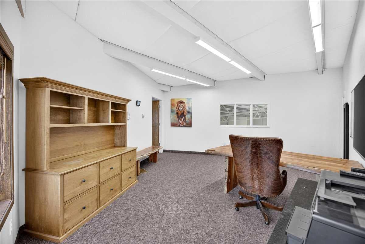 1, 336 Noorduyn Park NE