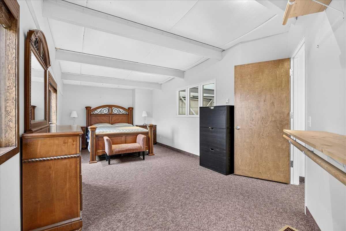 1, 336 Noorduyn Park NE