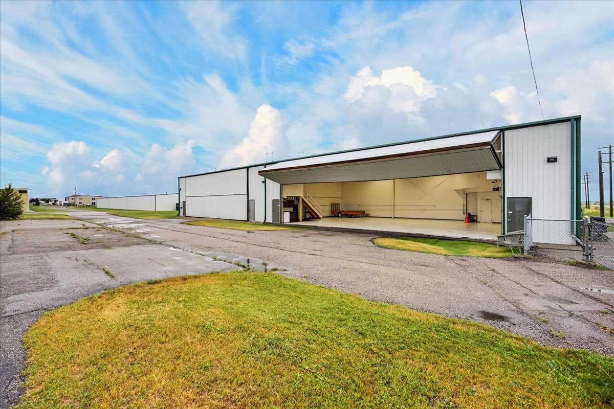 1, 336 Noorduyn Park NE