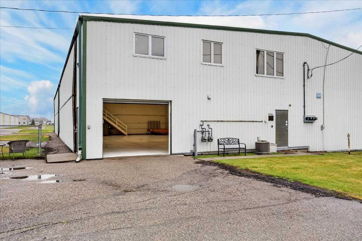 1, 336 Noorduyn Park NE
