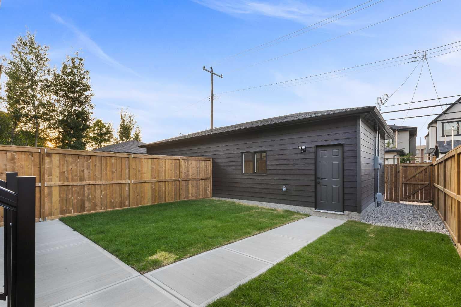 2328 54 Avenue SW