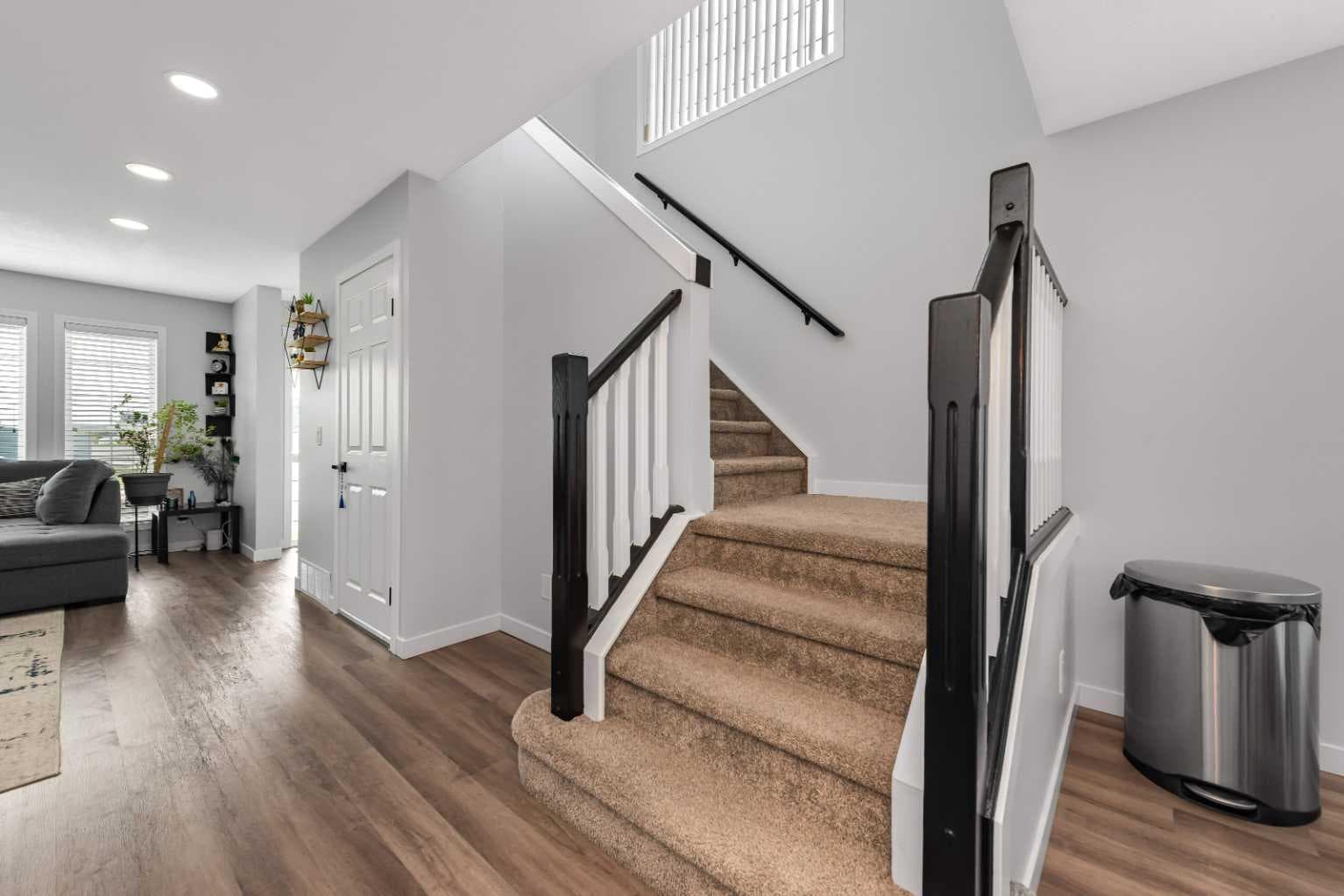 2 Saddlefield Crescent NE