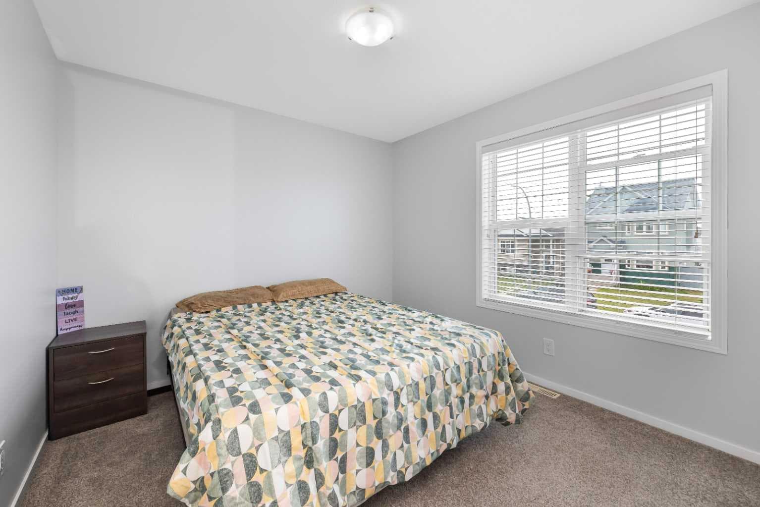 2 Saddlefield Crescent NE