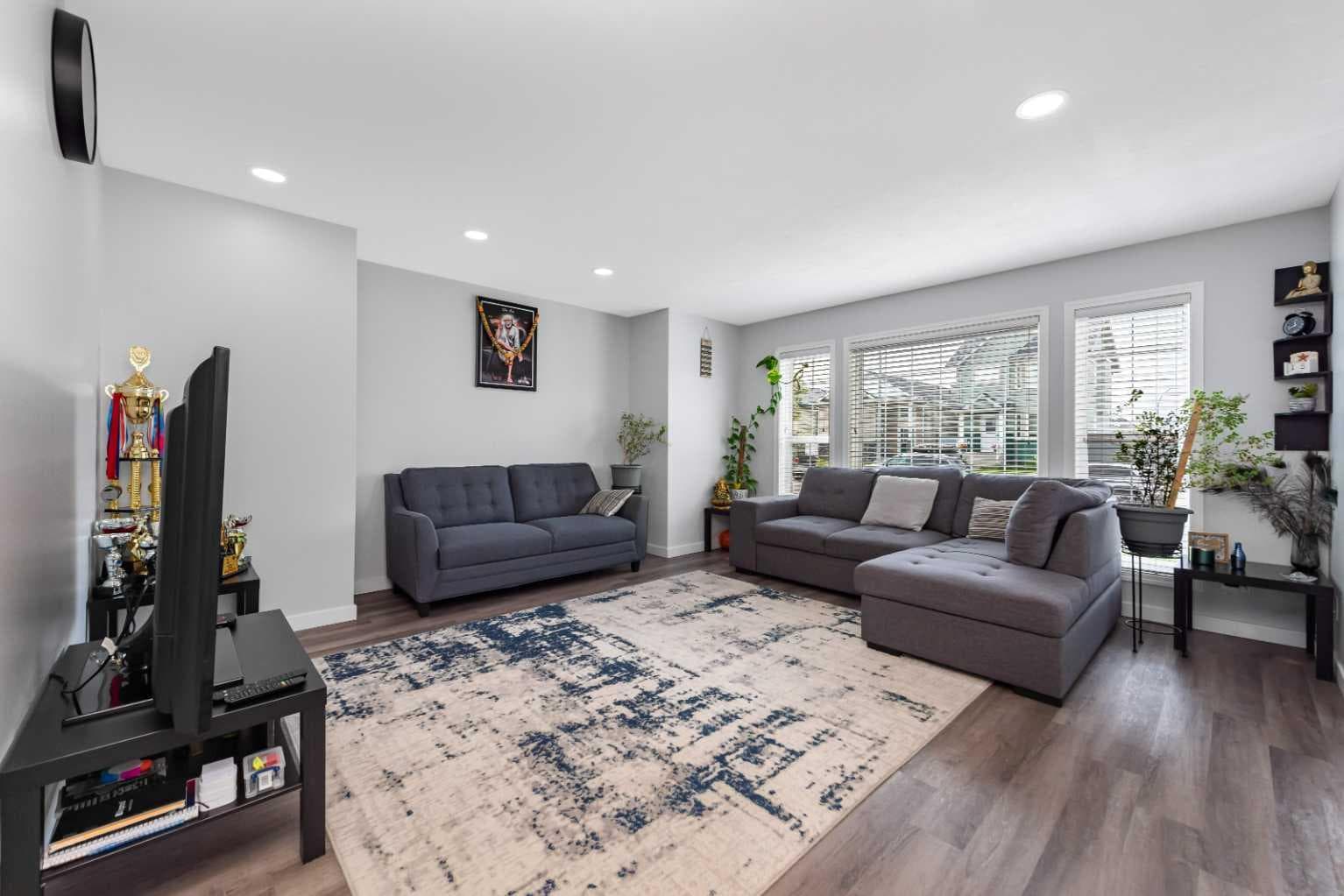 2 Saddlefield Crescent NE