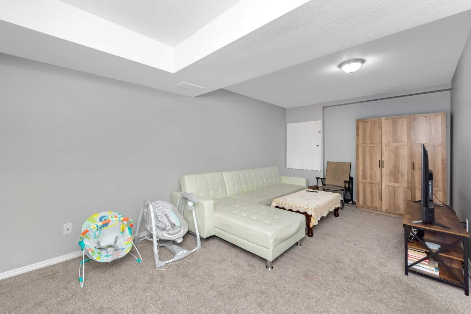 2 Saddlefield Crescent NE