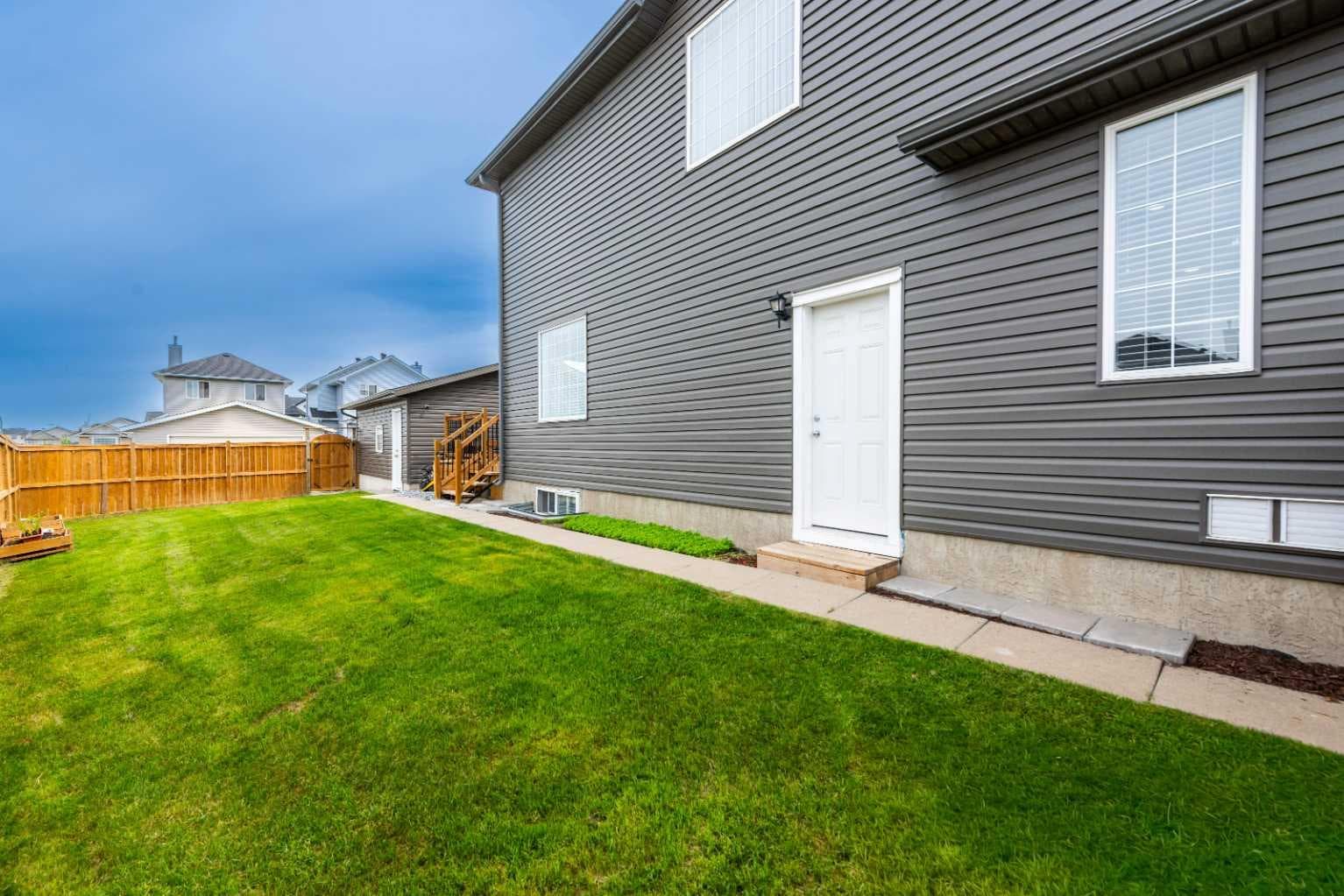 2 Saddlefield Crescent NE