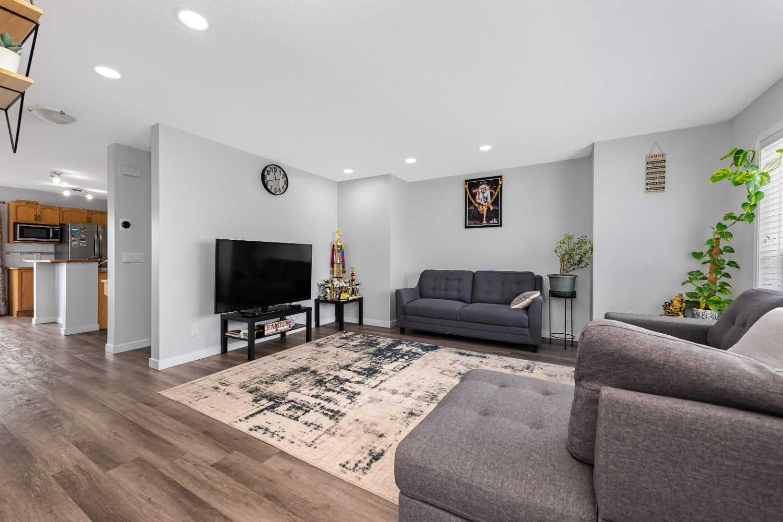 2 Saddlefield Crescent NE
