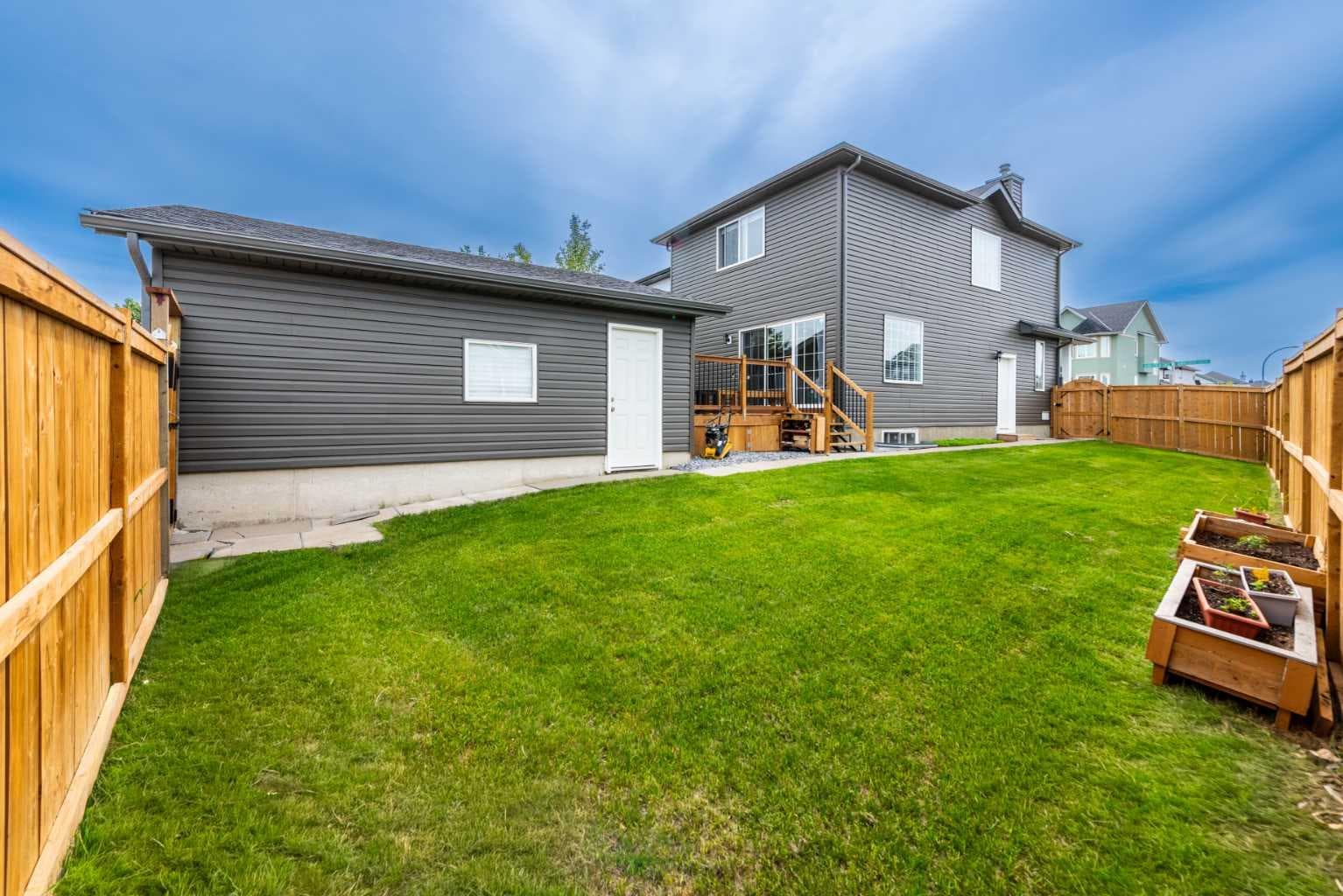 2 Saddlefield Crescent NE