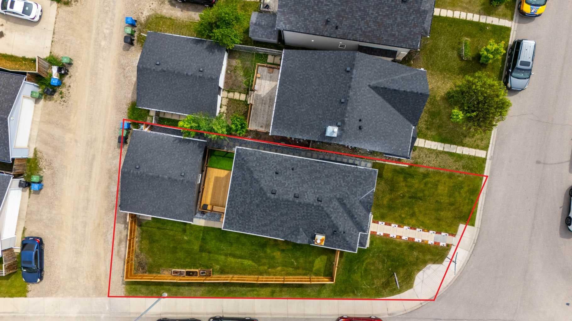 2 Saddlefield Crescent NE