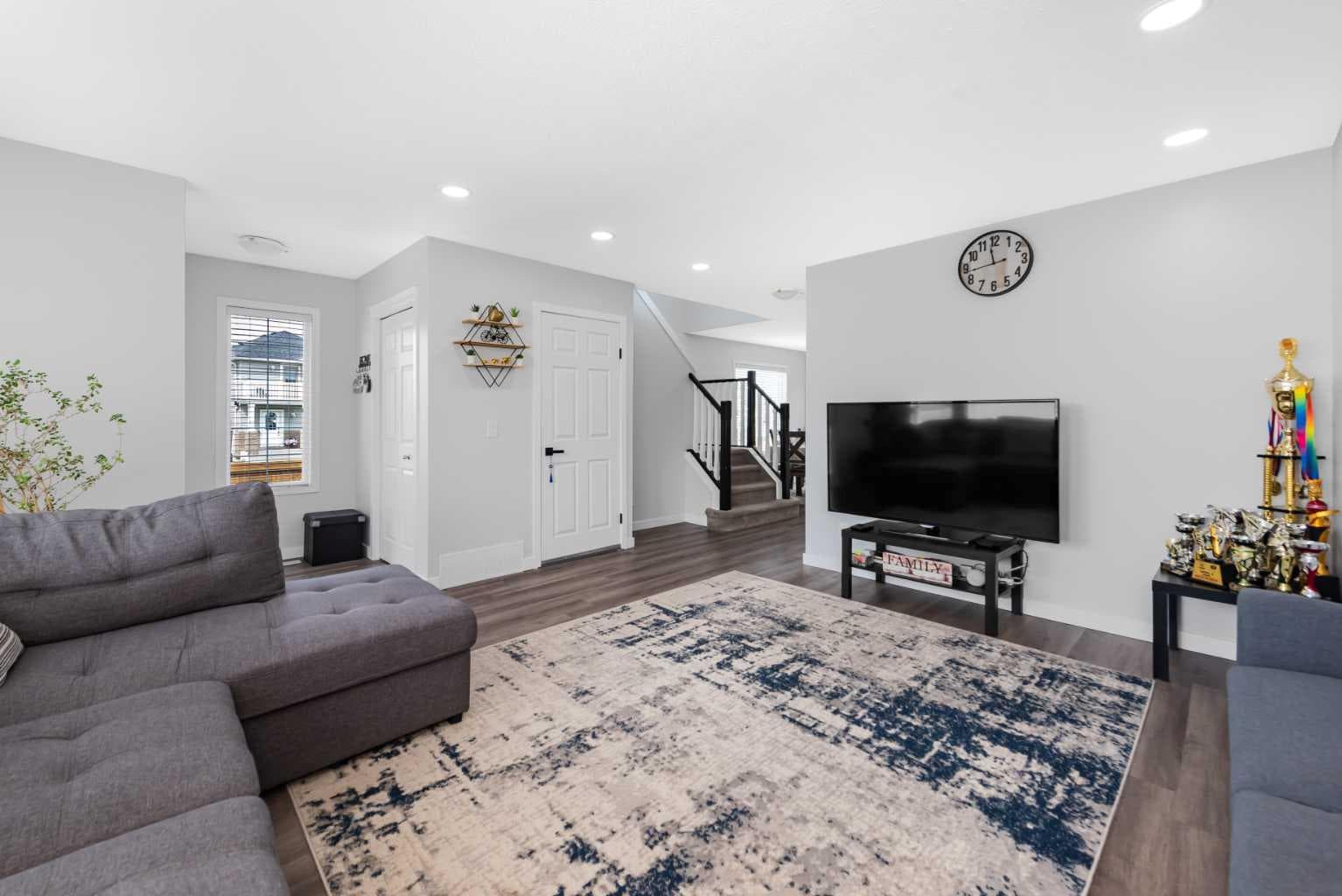 2 Saddlefield Crescent NE