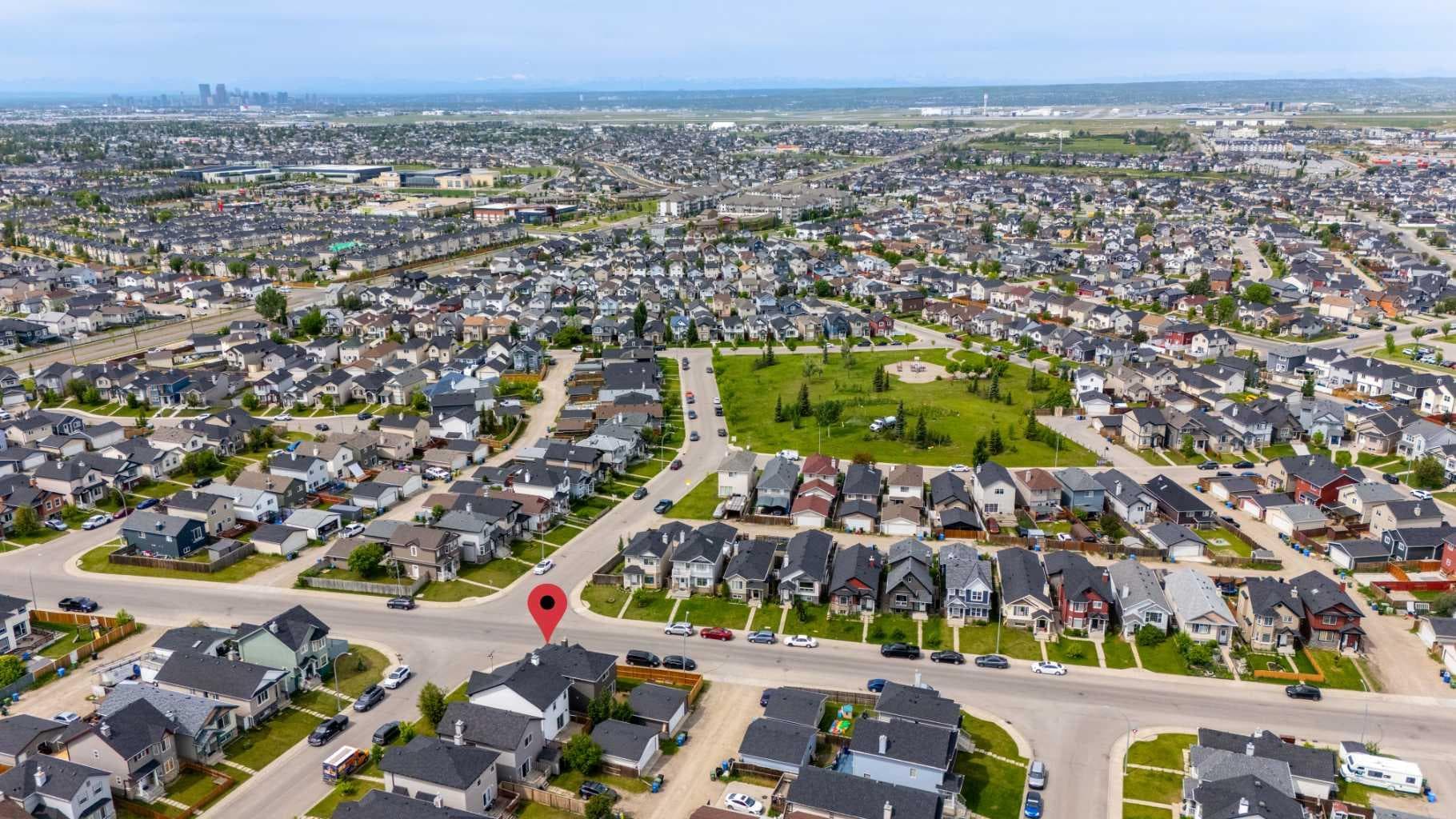 2 Saddlefield Crescent NE