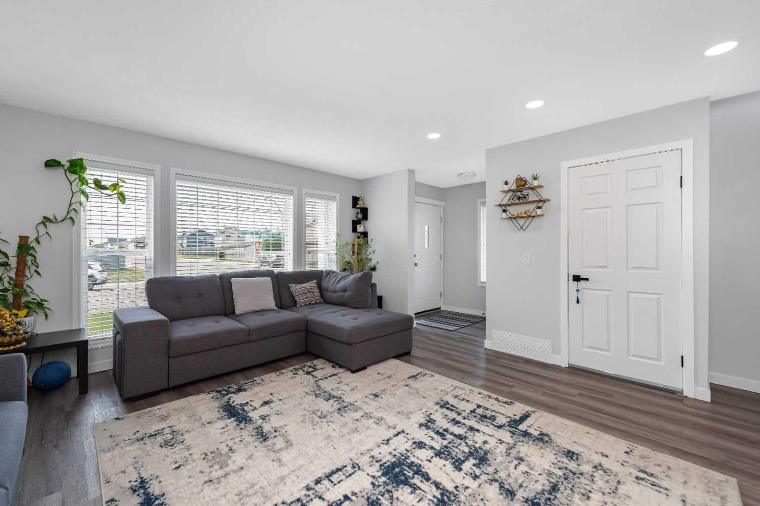 2 Saddlefield Crescent NE