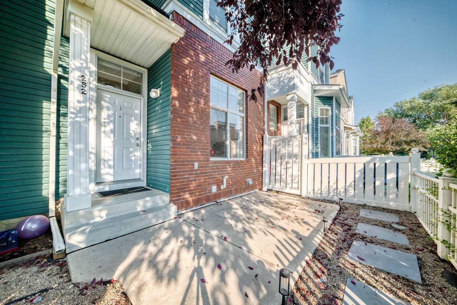 252 McKenzie Towne Link SE