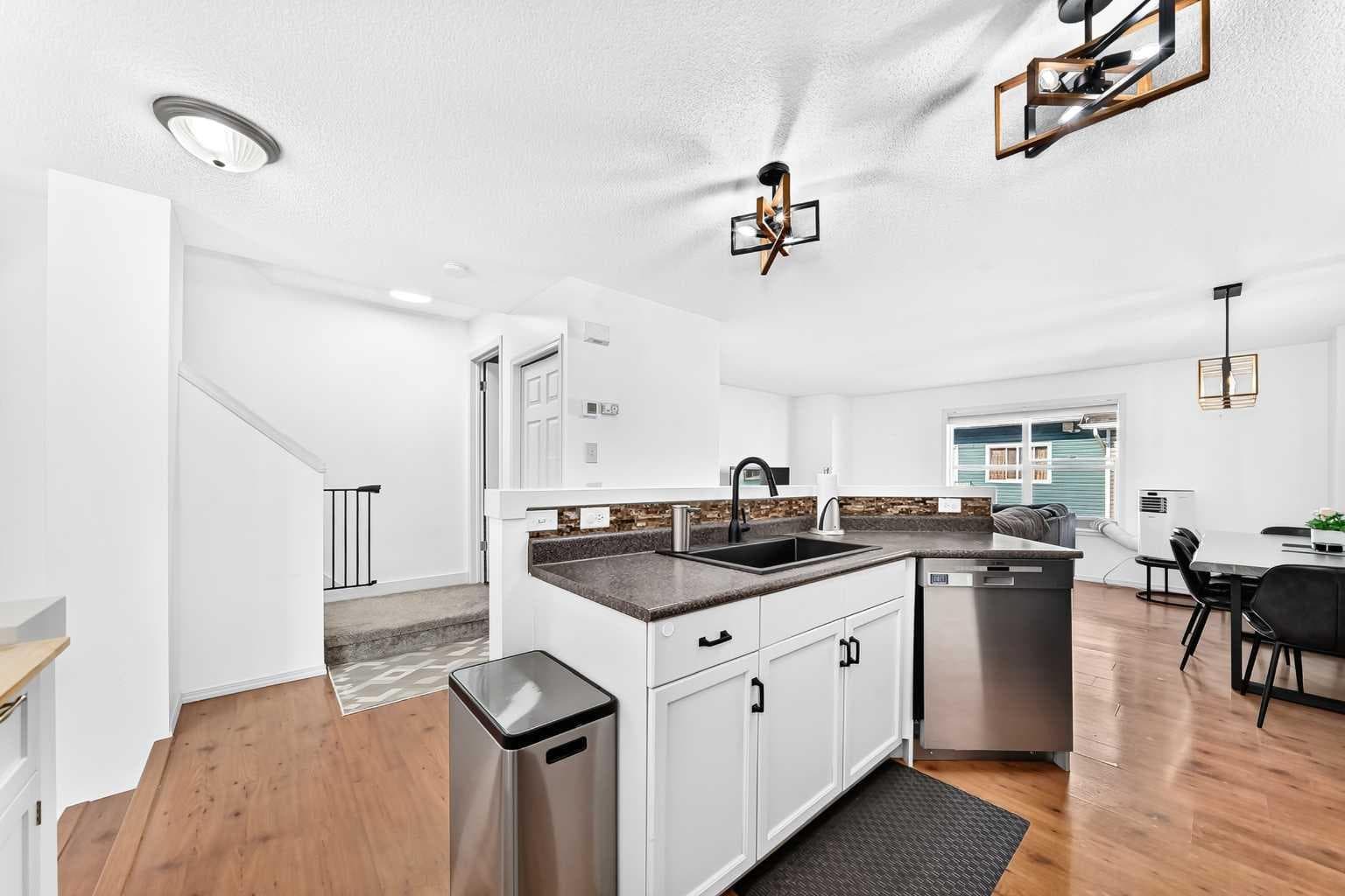 252 McKenzie Towne Link SE