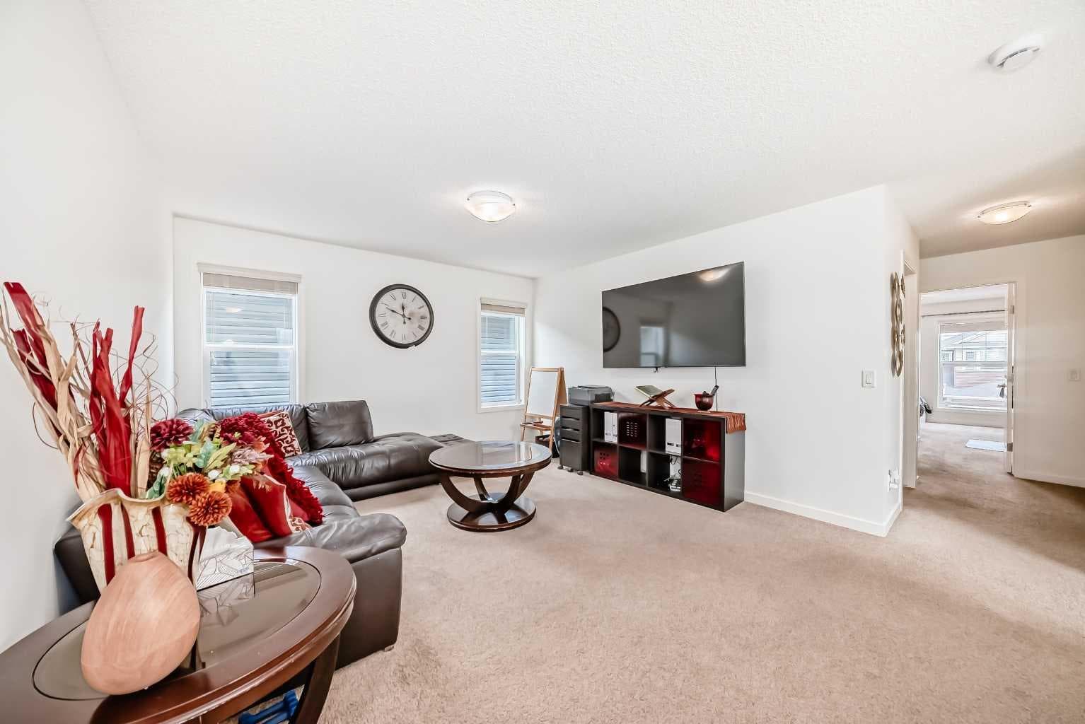 33 Redstone Drive NE