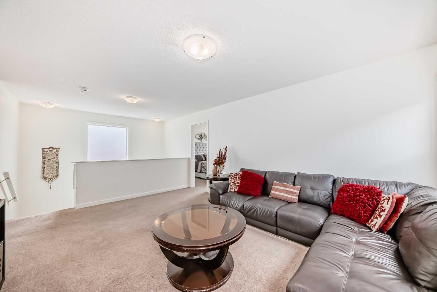 33 Redstone Drive NE