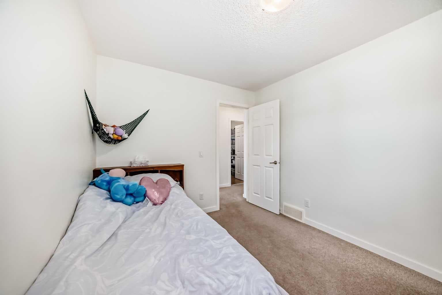 33 Redstone Drive NE