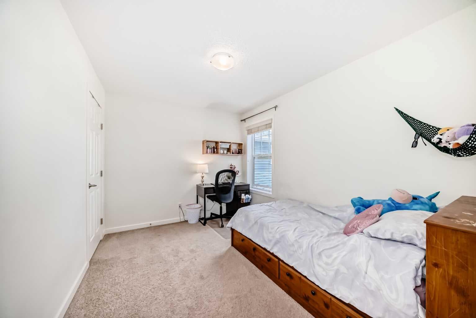 33 Redstone Drive NE