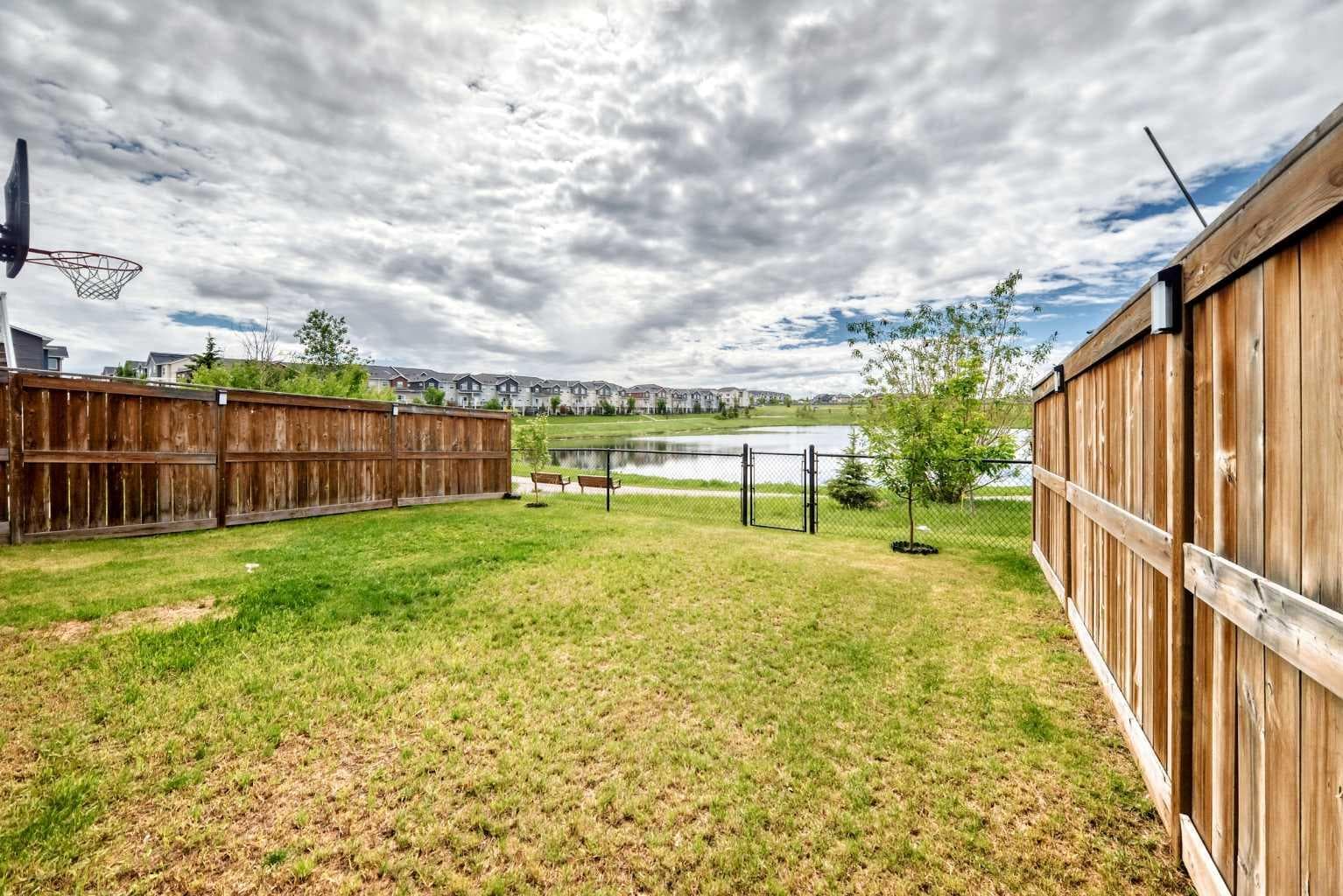 33 Redstone Drive NE