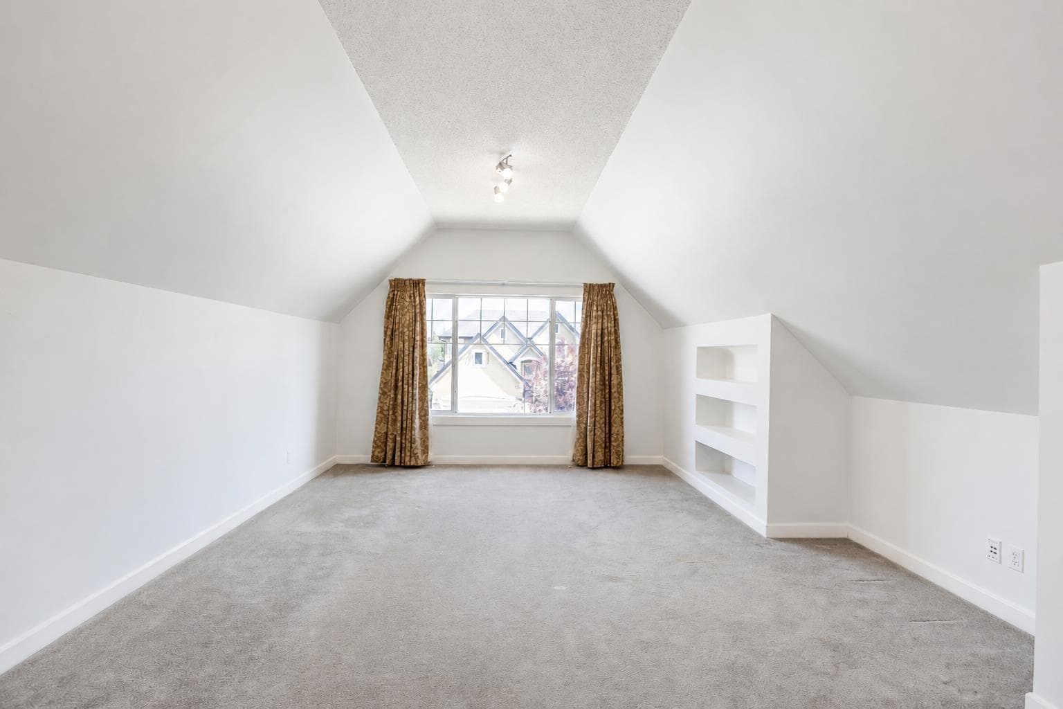 108 Tuscany Estates Close NW