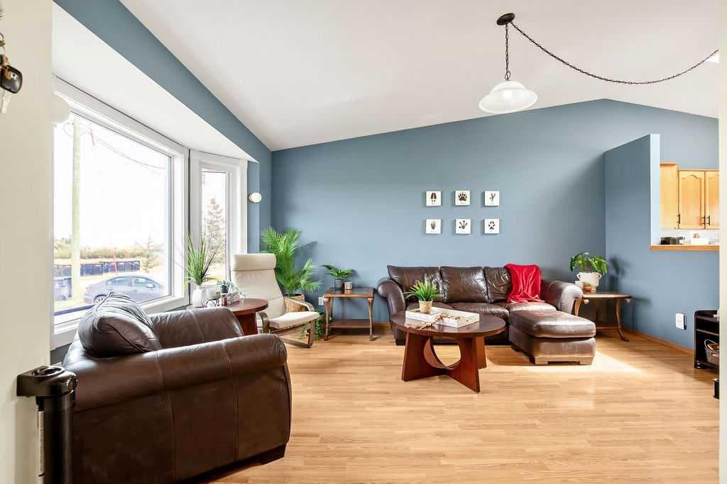 115 5 St  