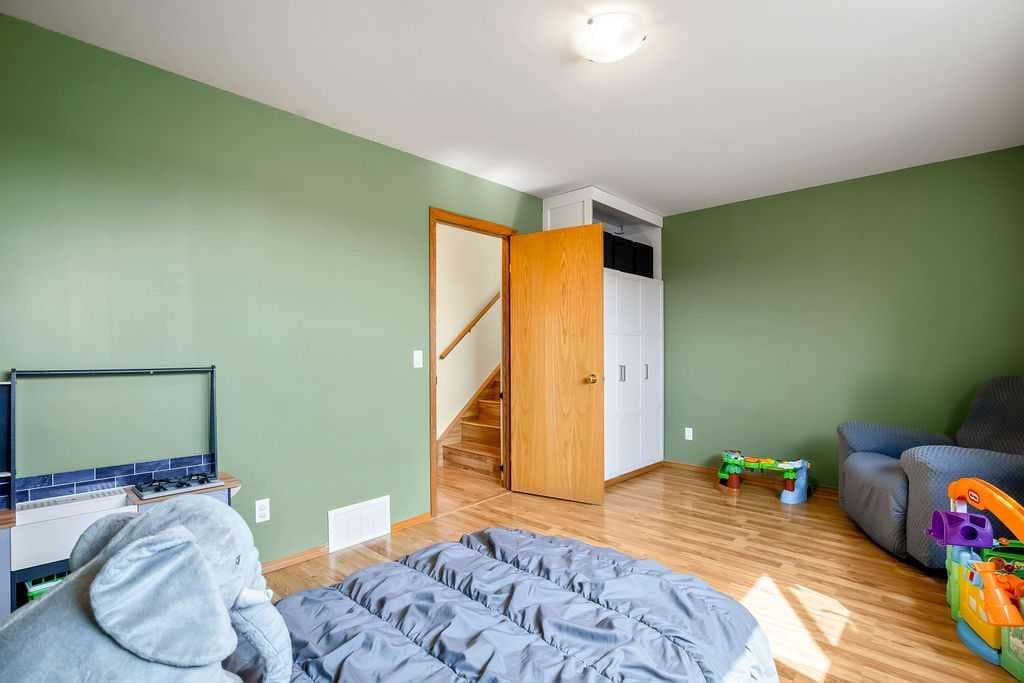 115 5 St  