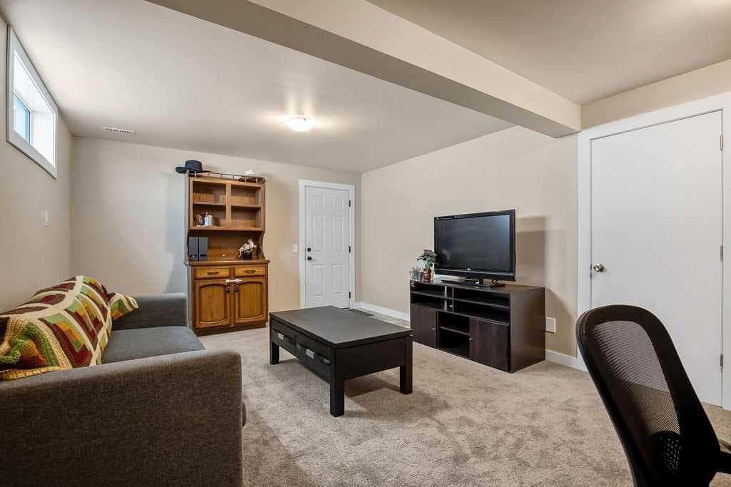 115 5 St  