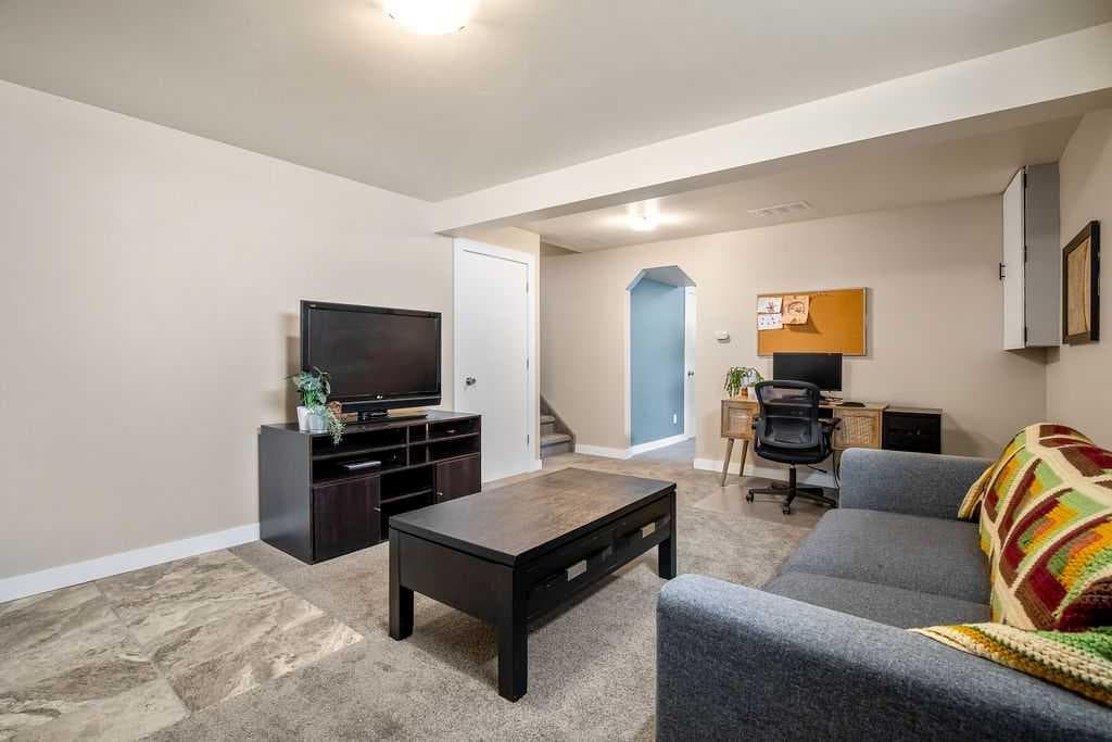 115 5 St  