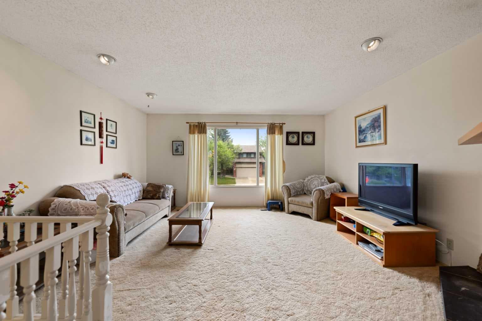 224 Berwick Way NW