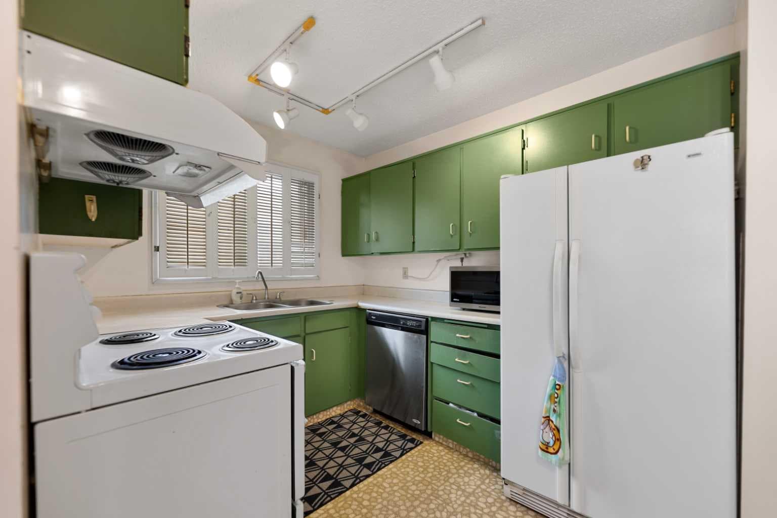 224 Berwick Way NW