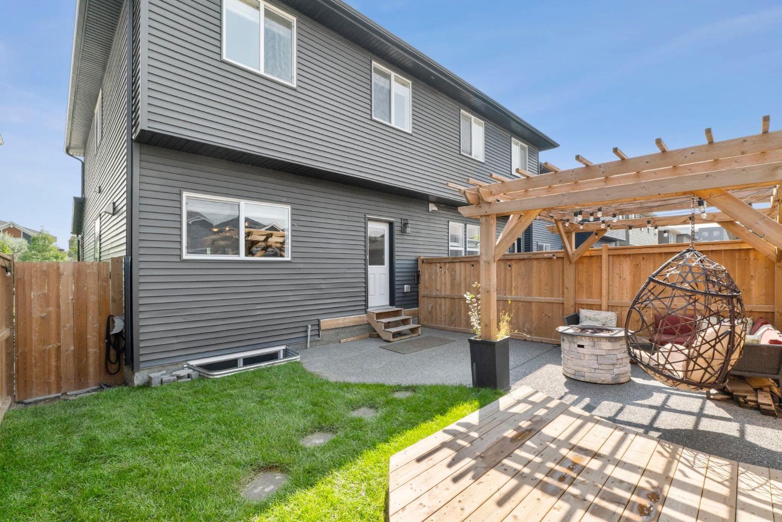 115 Wolf Willow Boulevard SE