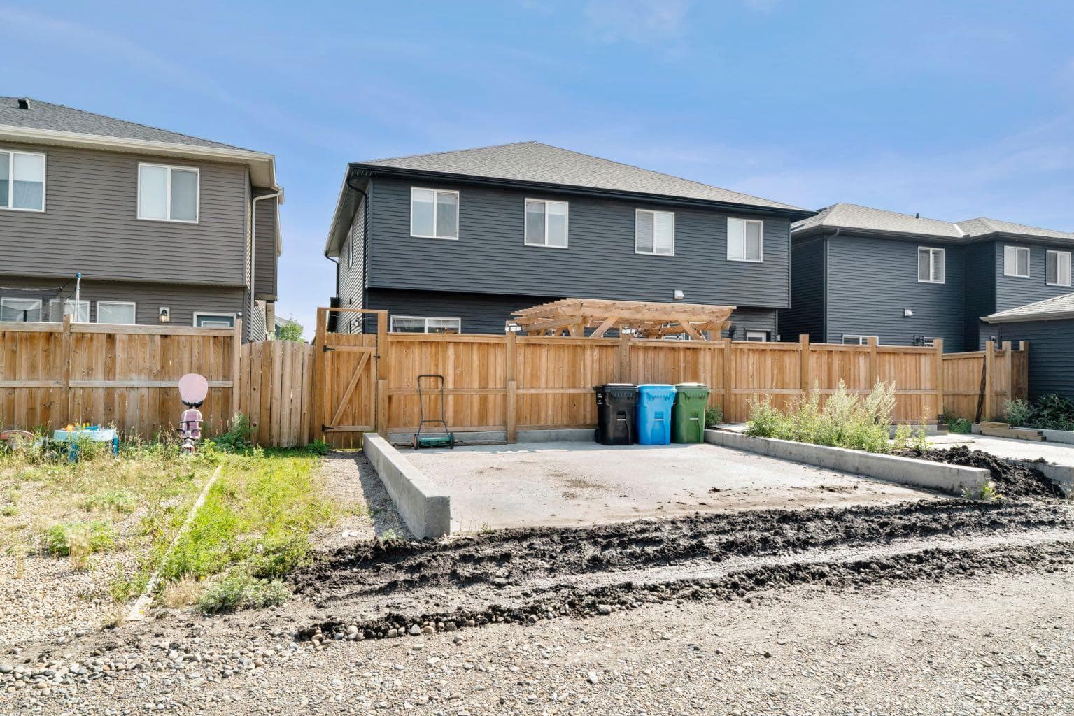 115 Wolf Willow Boulevard SE