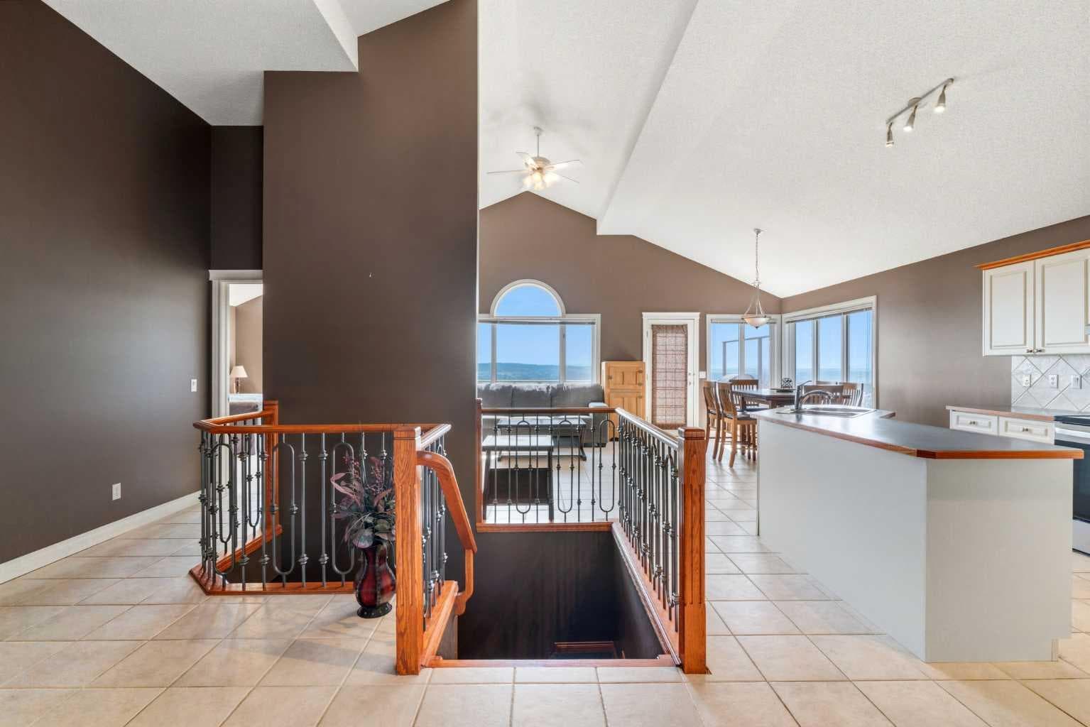 215 Rocky Ridge Drive NW