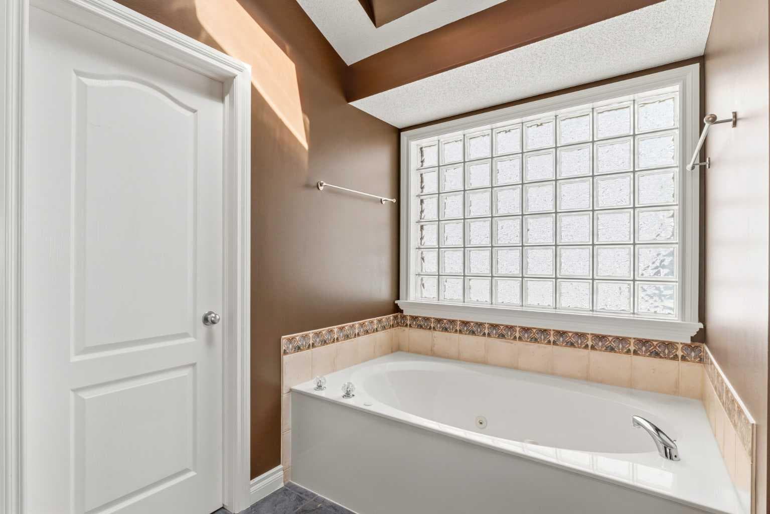215 Rocky Ridge Drive NW